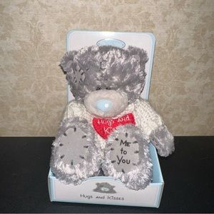 Hugs & kisses teddy bear Valentines gift NEW